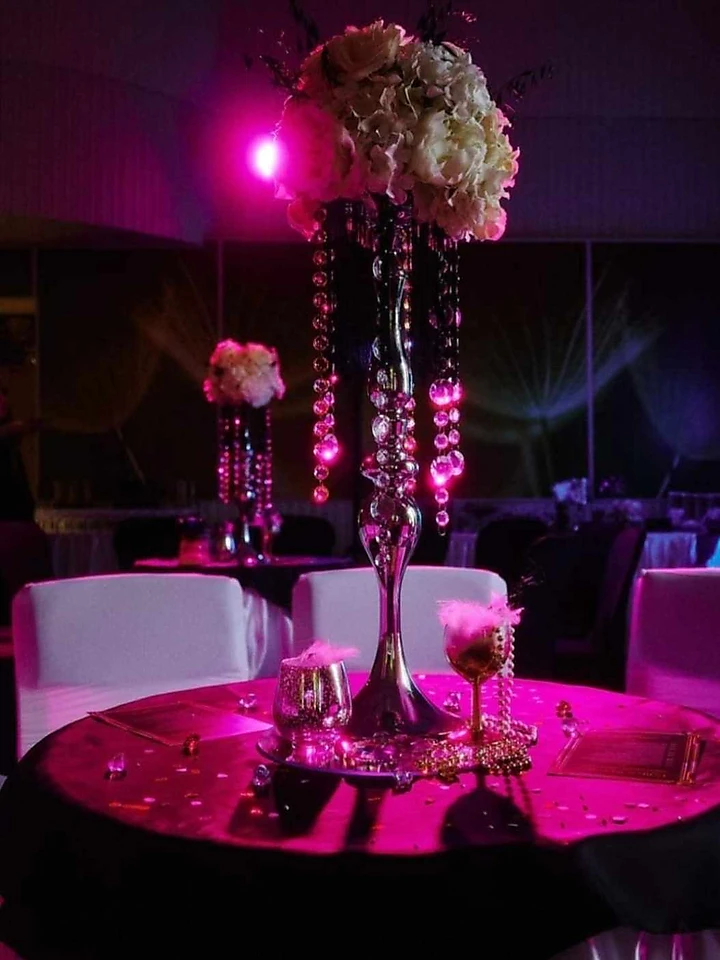 Vāzes, floristikas glāzes, trauki...