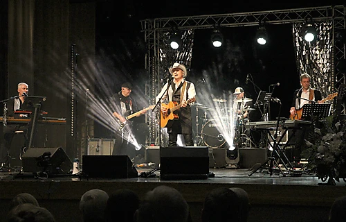 Pavadošā grupa Via Madona