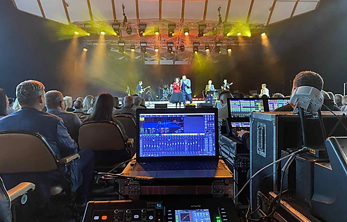 Dziedošo aktieru salidojums Dzintaru koncertzālē